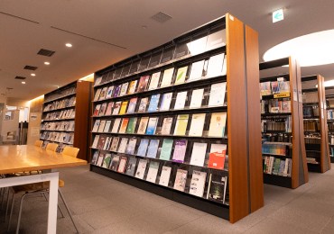 写真:附属図書館の内観
