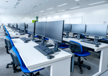 写真:コンピューター演習室