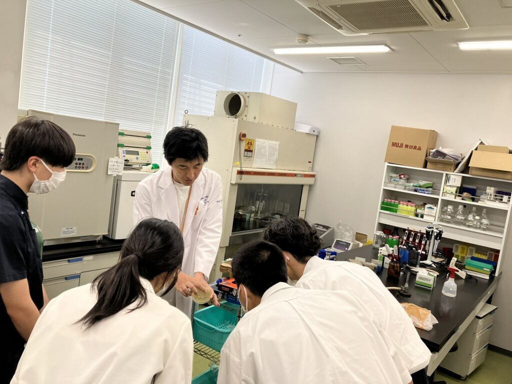 写真：キャンパス訪問の様子