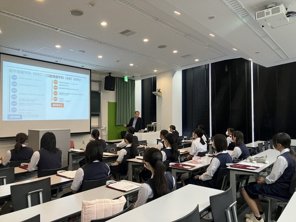 写真：キャンパス訪問の様子