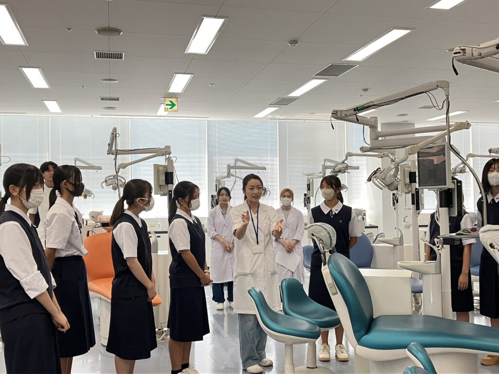 写真：キャンパス訪問の様子