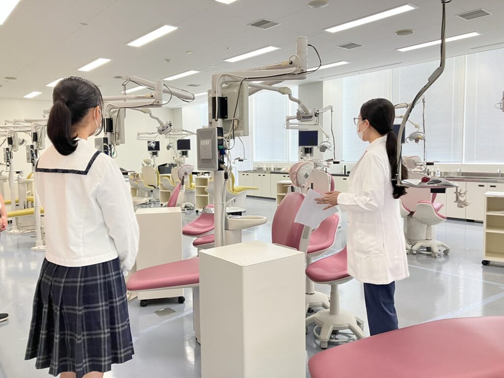 写真：キャンパス訪問の様子