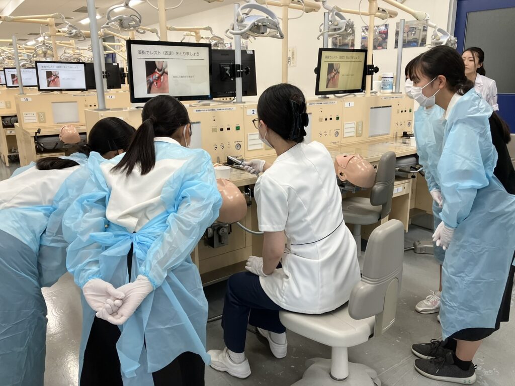 写真：キャンパス訪問の様子