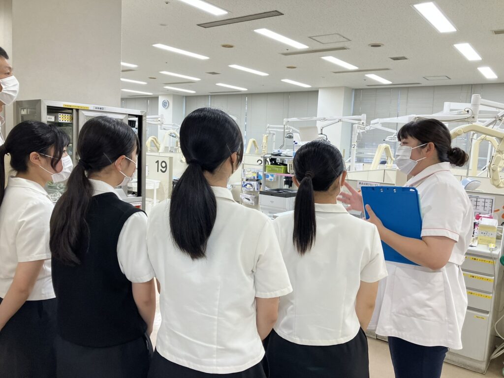 写真：キャンパス訪問の様子