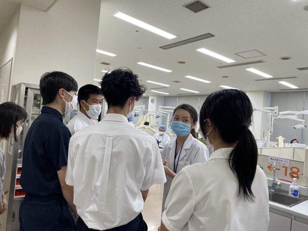 写真：キャンパス訪問の様子